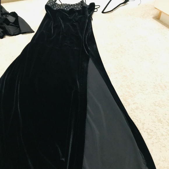Elegant Black Gown with Jacket - Picture 7 of 8